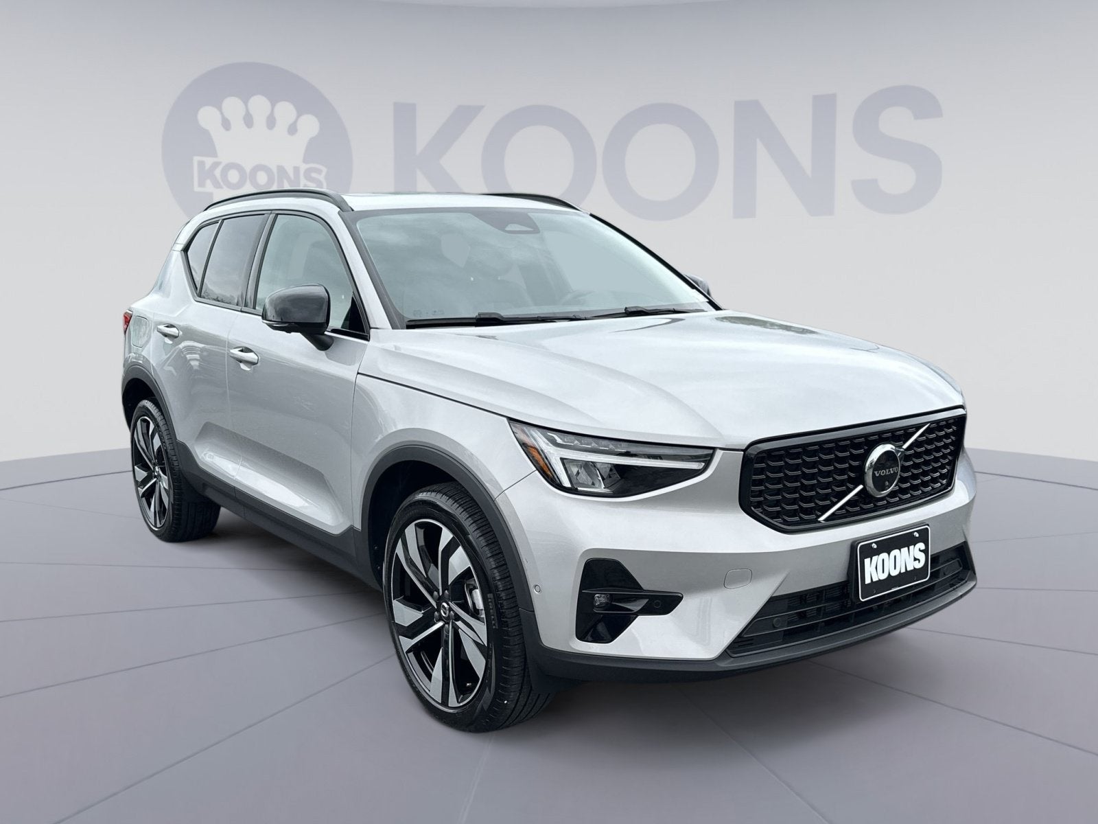 2023 Volvo XC40 B5 Plus Dark Theme
