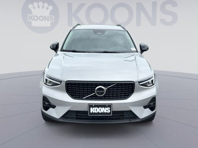 2023 Volvo XC40 B5 Plus Dark Theme