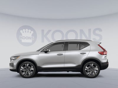 2023 Volvo XC40 B5 Plus Dark Theme