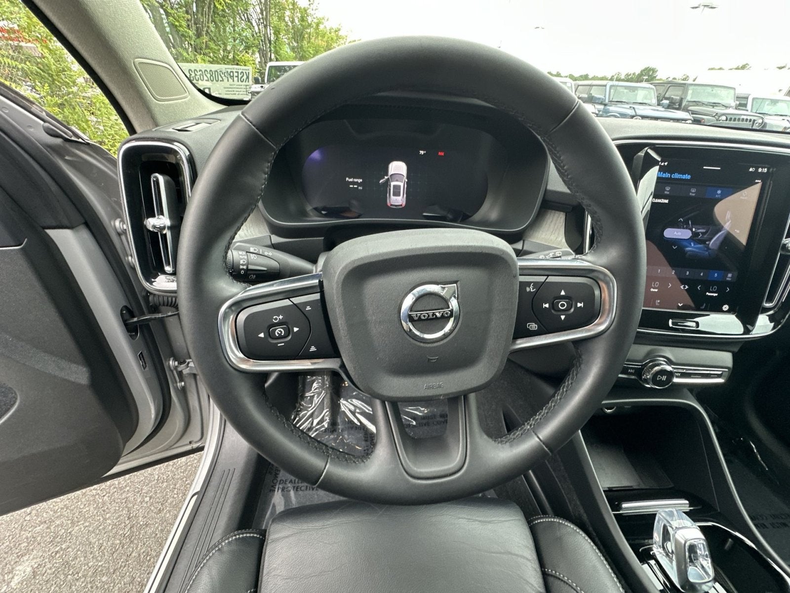 2023 Volvo XC40 B5 Plus Dark Theme