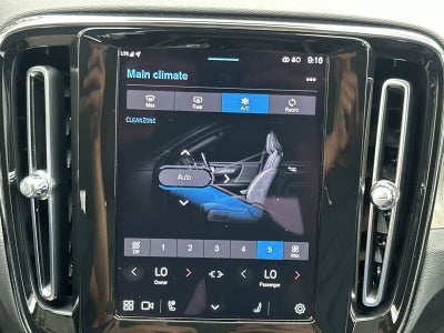 2023 Volvo XC40 B5 Plus Dark Theme