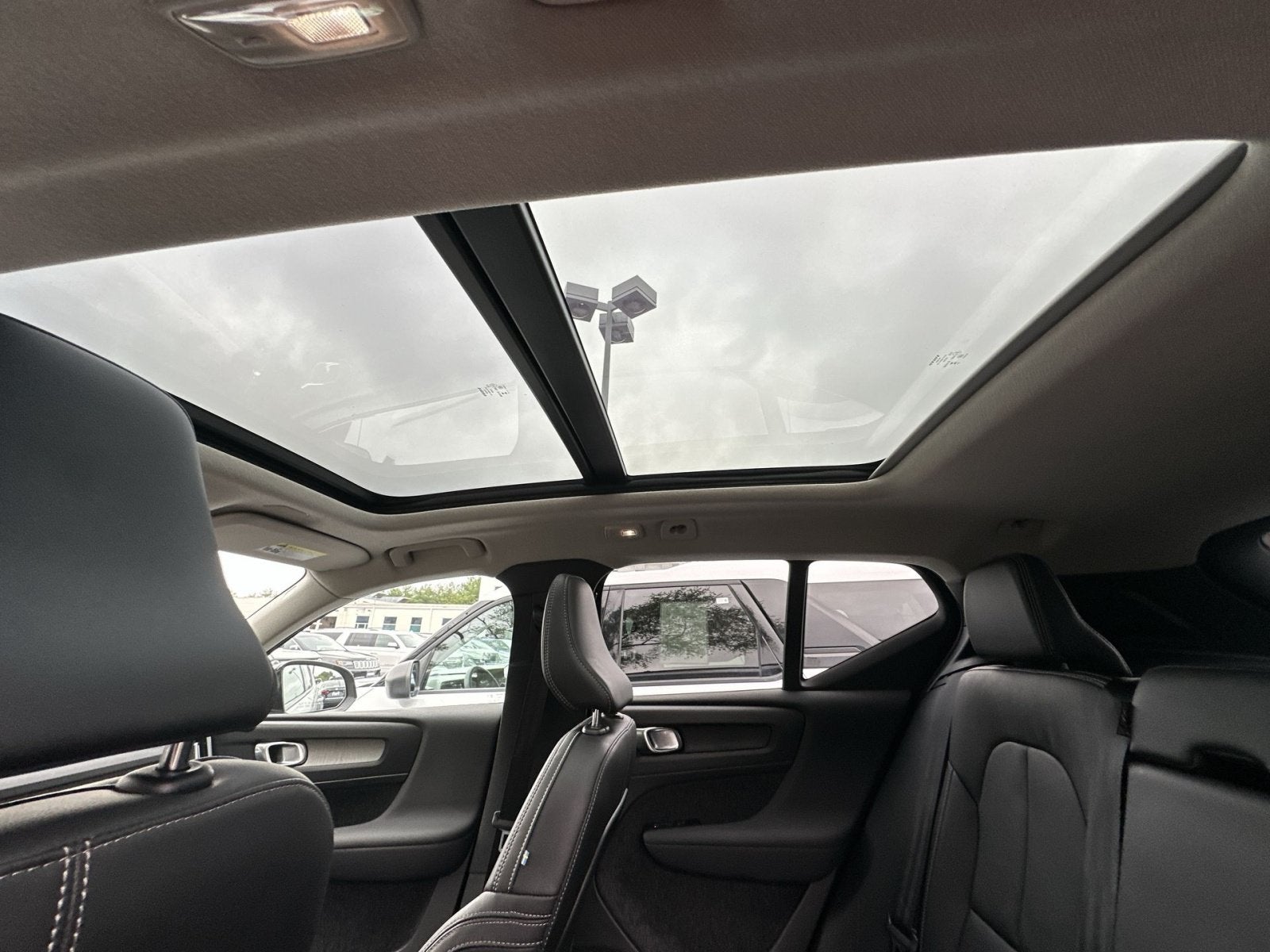 2023 Volvo XC40 B5 Plus Dark Theme