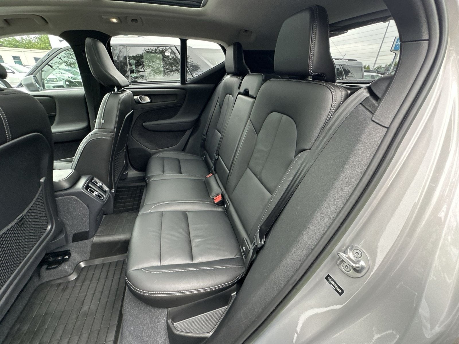 2023 Volvo XC40 B5 Plus Dark Theme