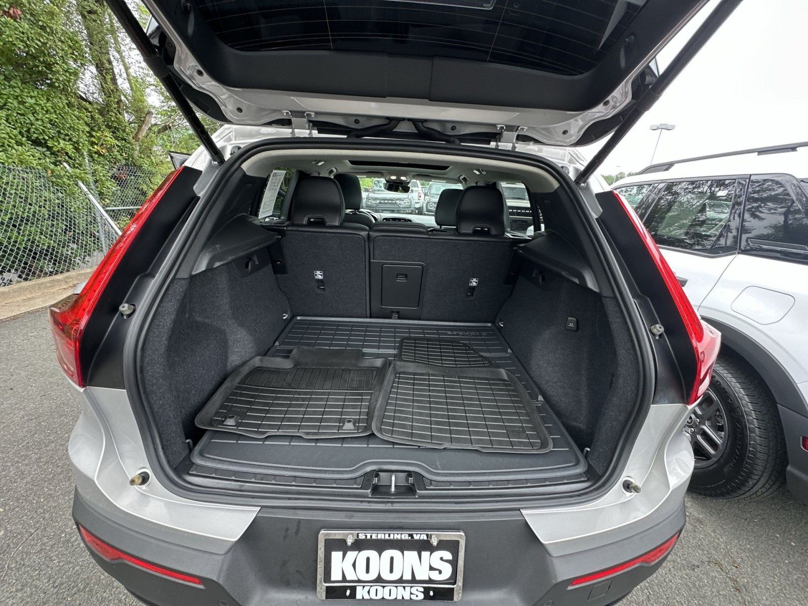 2023 Volvo XC40 B5 Plus Dark Theme