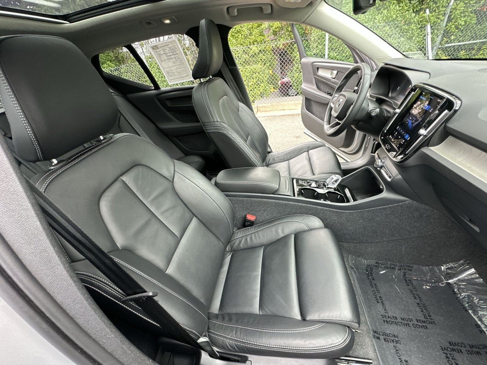 2023 Volvo XC40 B5 Plus Dark Theme