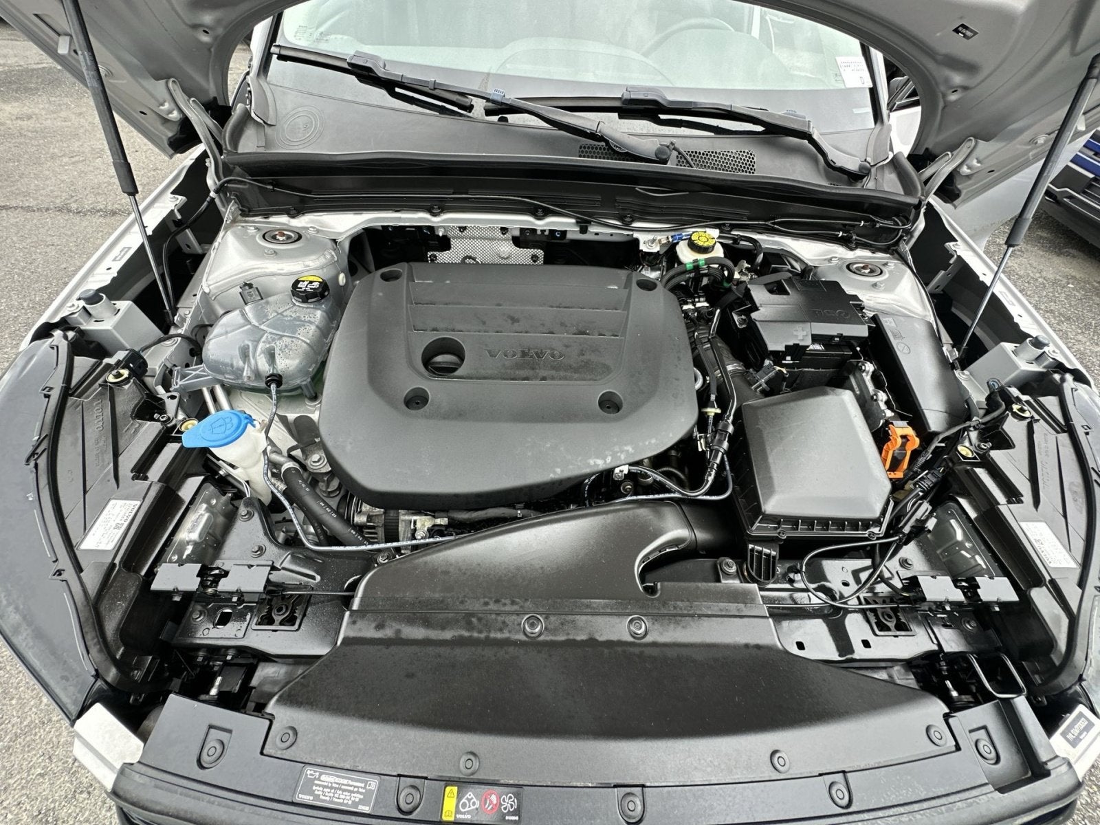 2023 Volvo XC40 B5 Plus Dark Theme