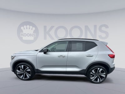 2023 Volvo XC40 B5 Plus Dark Theme