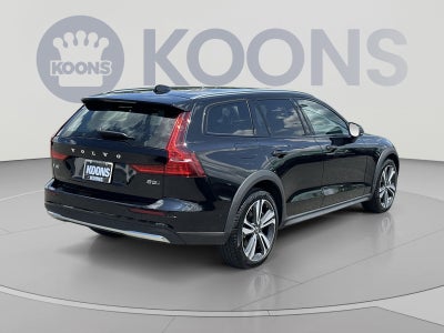 2025 Volvo V60 Cross Country B5 Plus