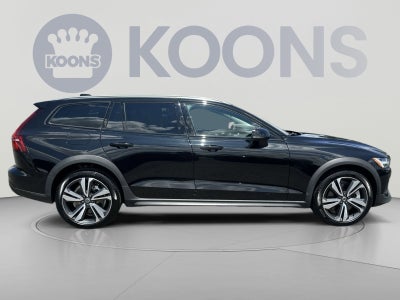 2025 Volvo V60 Cross Country B5 Plus