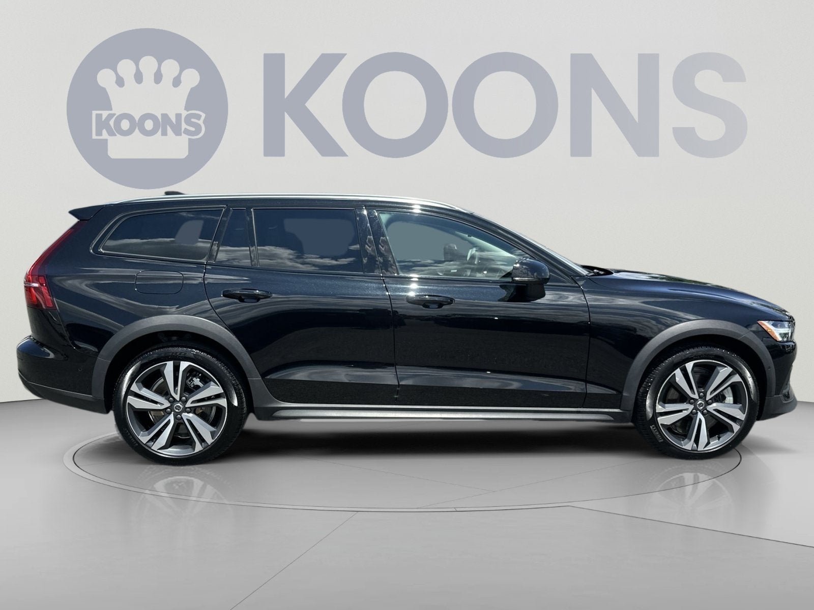 2025 Volvo V60 Cross Country B5 Plus