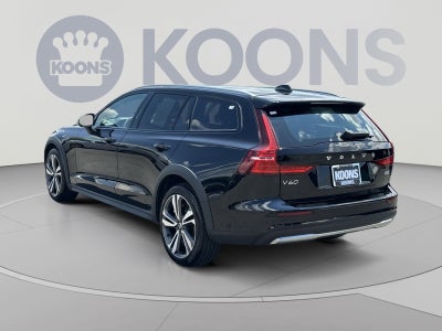 2025 Volvo V60 Cross Country B5 Plus
