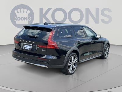 2025 Volvo V60 Cross Country B5 Plus