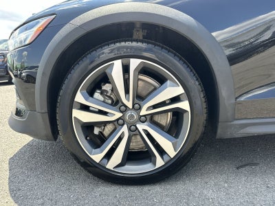 2025 Volvo V60 Cross Country B5 Plus
