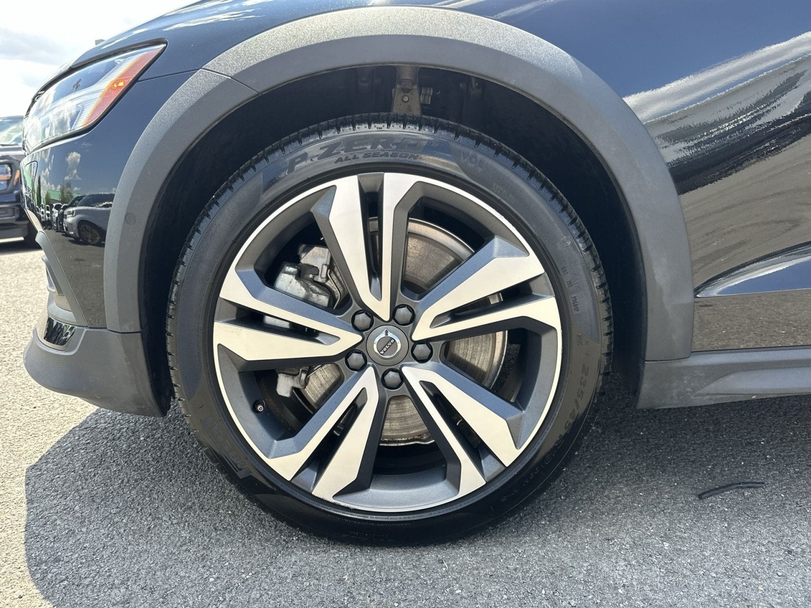 2025 Volvo V60 Cross Country B5 Plus