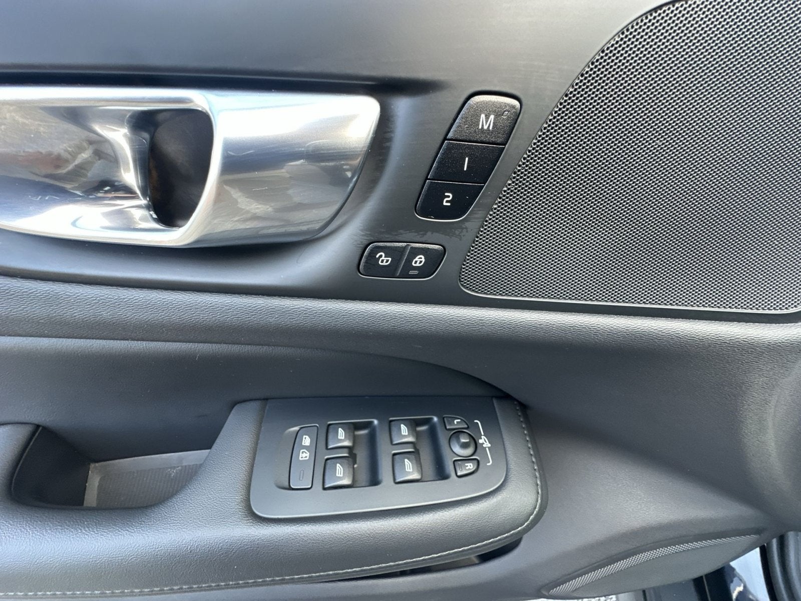2025 Volvo V60 Cross Country B5 Plus