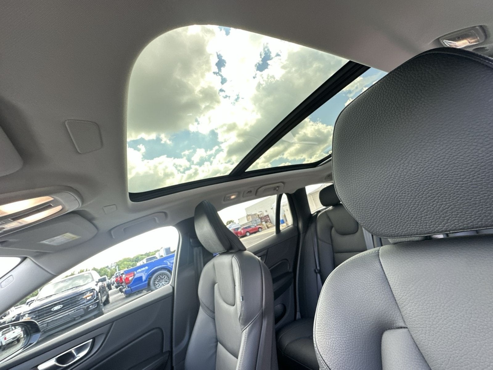 2025 Volvo V60 Cross Country B5 Plus