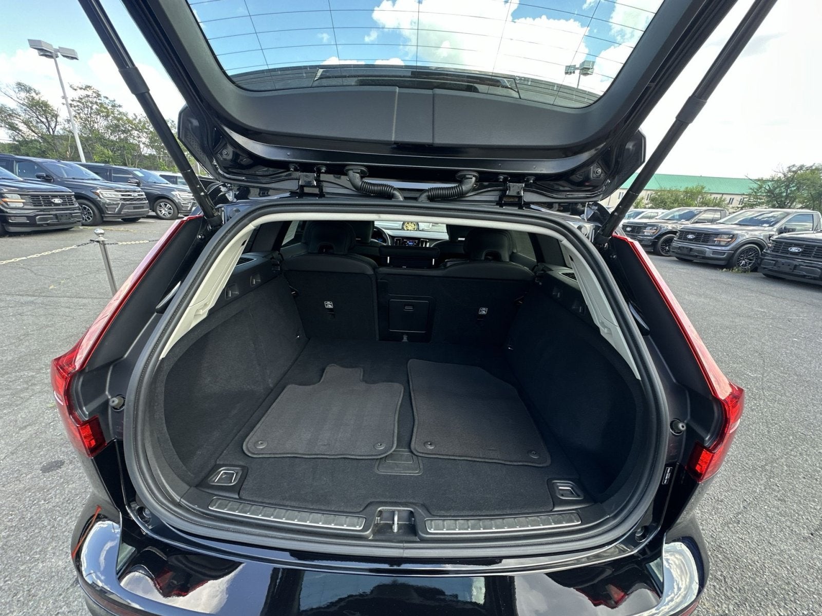 2025 Volvo V60 Cross Country B5 Plus