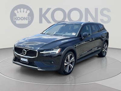 2025 Volvo V60 Cross Country B5 Plus