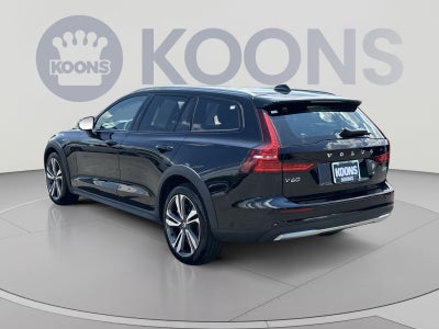 2025 Volvo V60 Cross Country B5 Plus