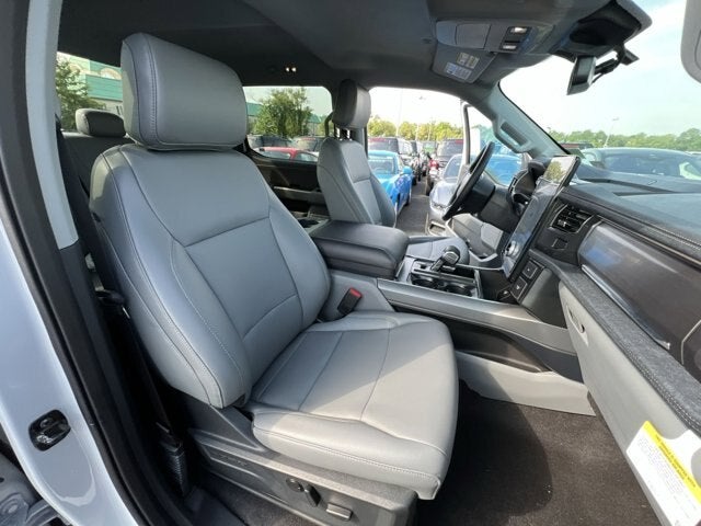 2025 Ford F-150 Lightning Flash - Photo 29