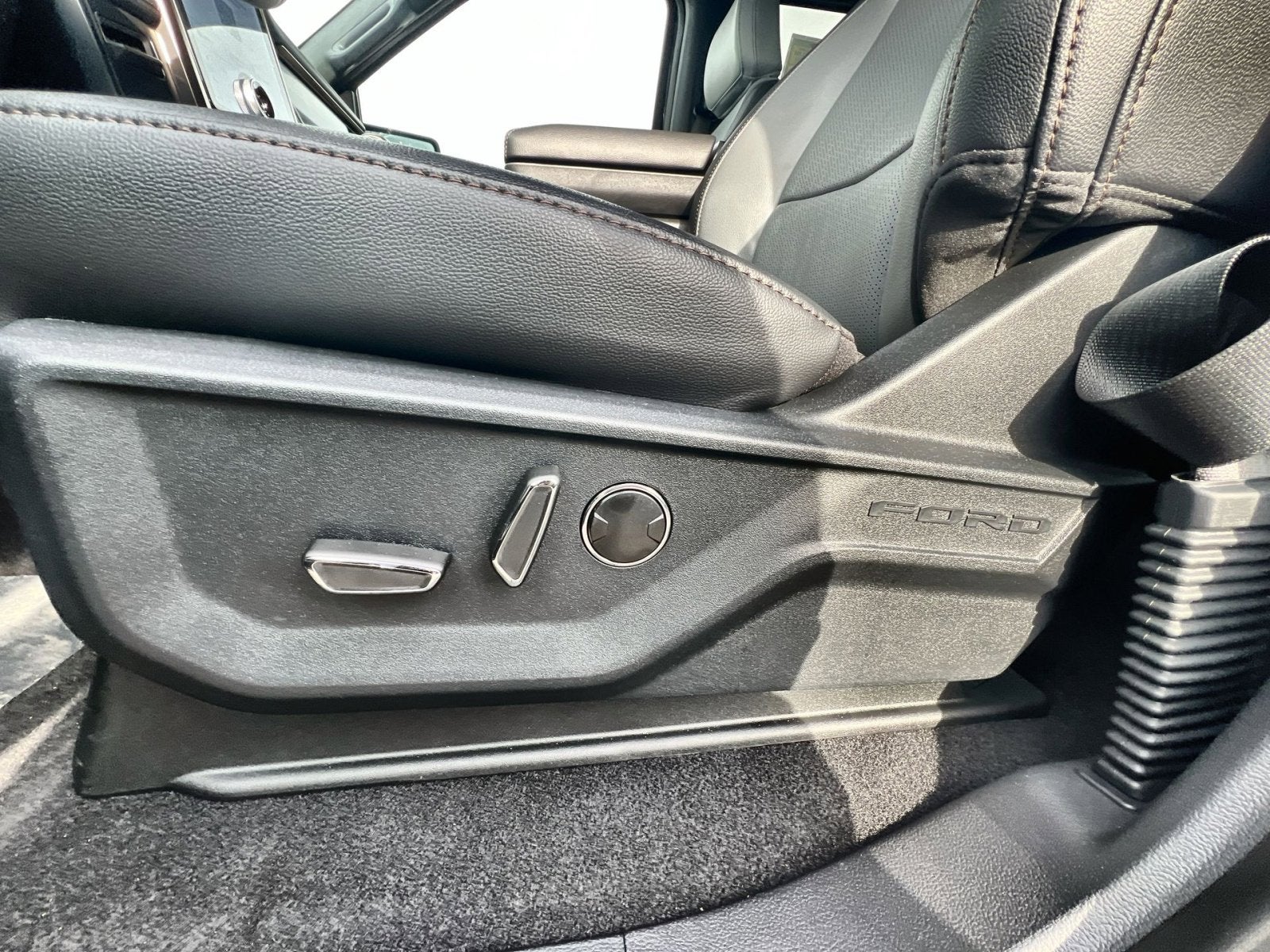 2025 Ford F-150 Lightning Lariat®