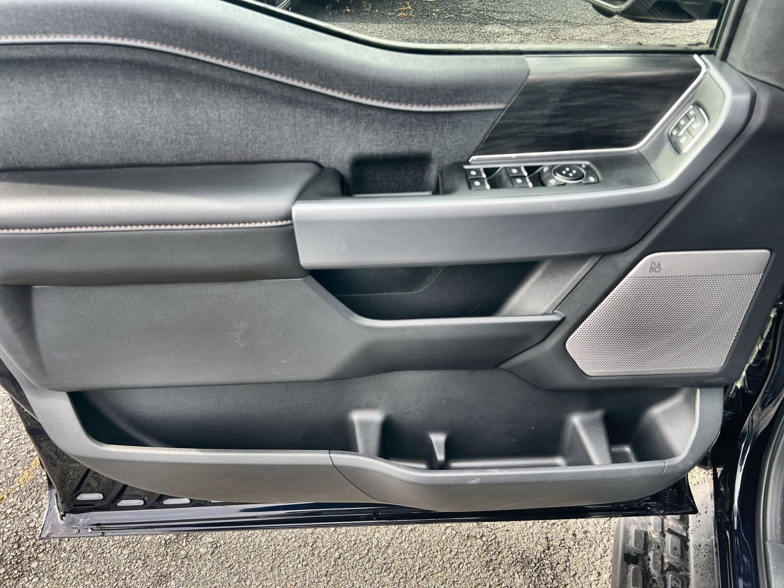 2025 Ford F-150 Lightning Lariat®