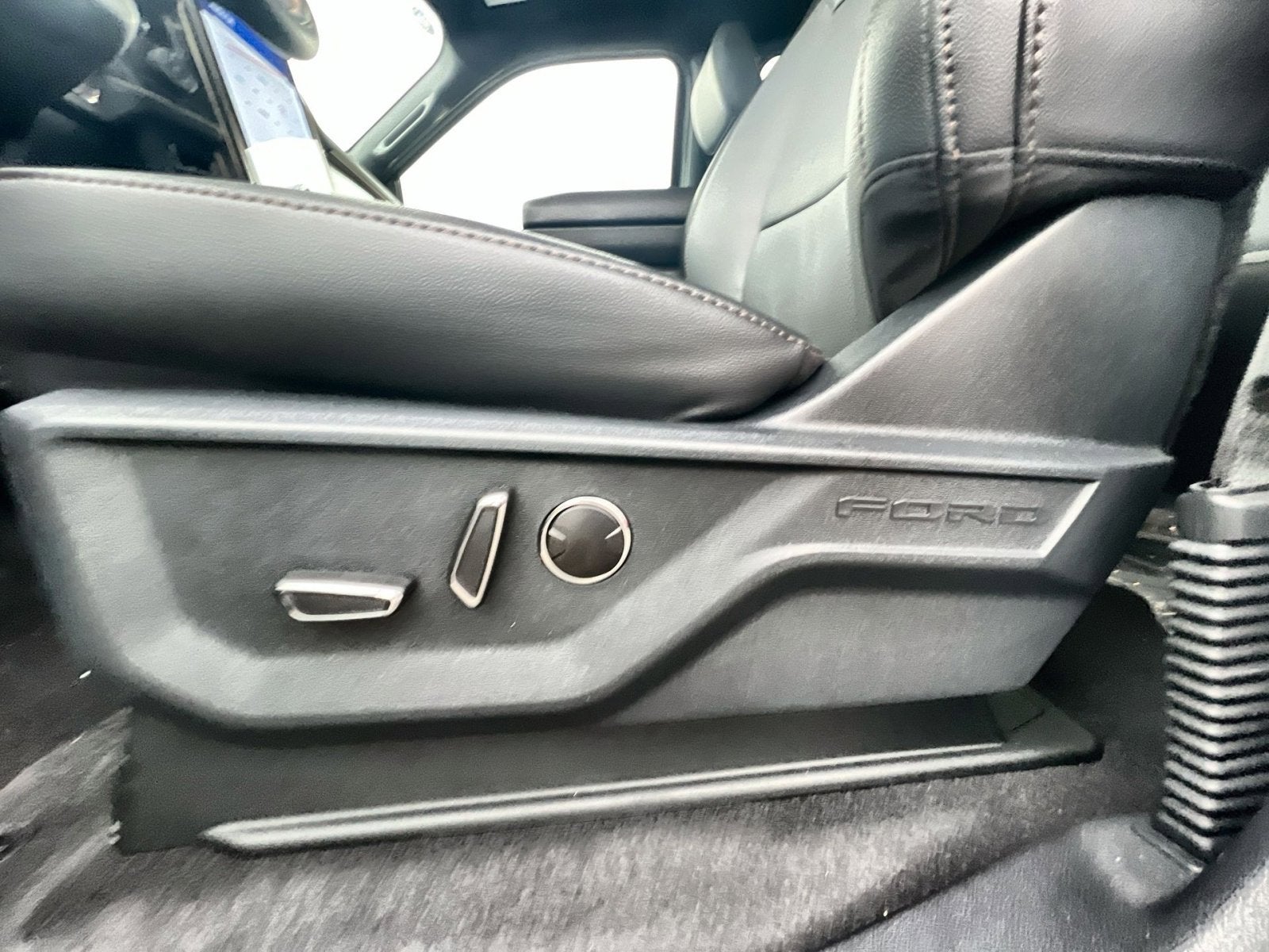 2025 Ford F-150 Lightning Lariat®