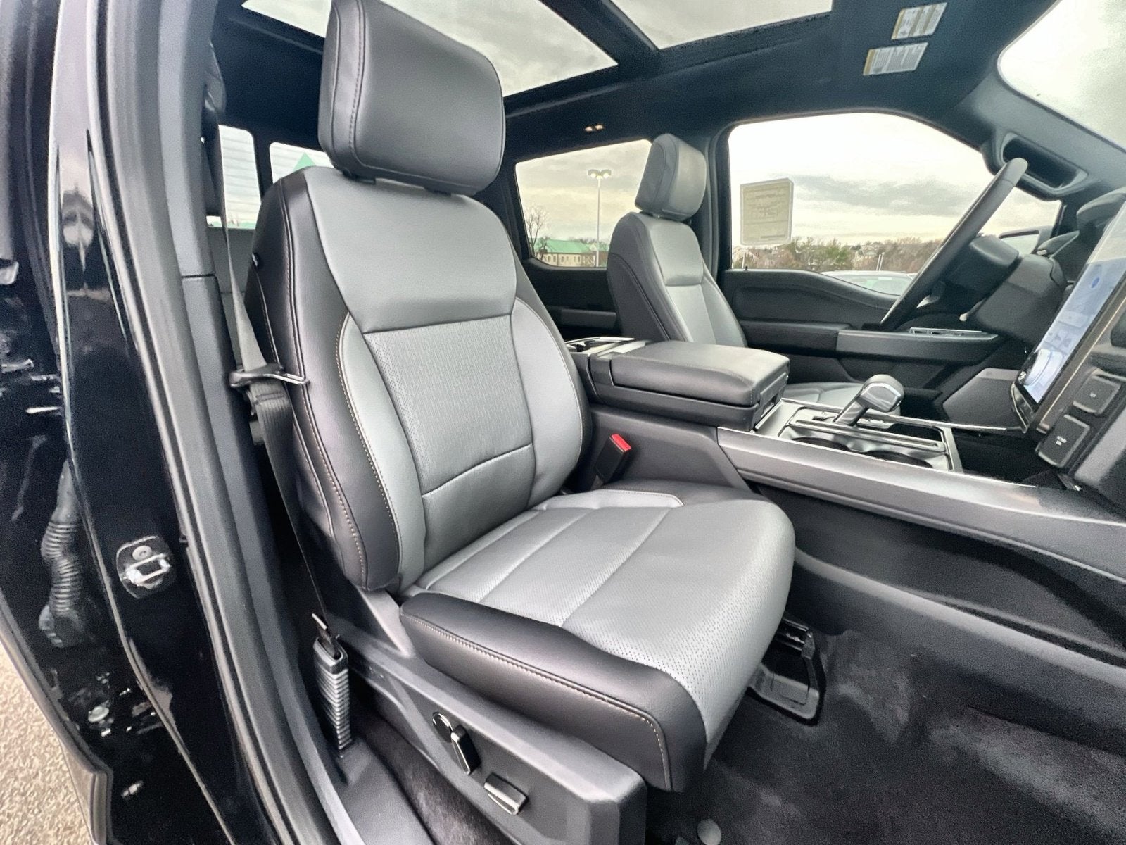 2025 Ford F-150 Lightning Lariat®