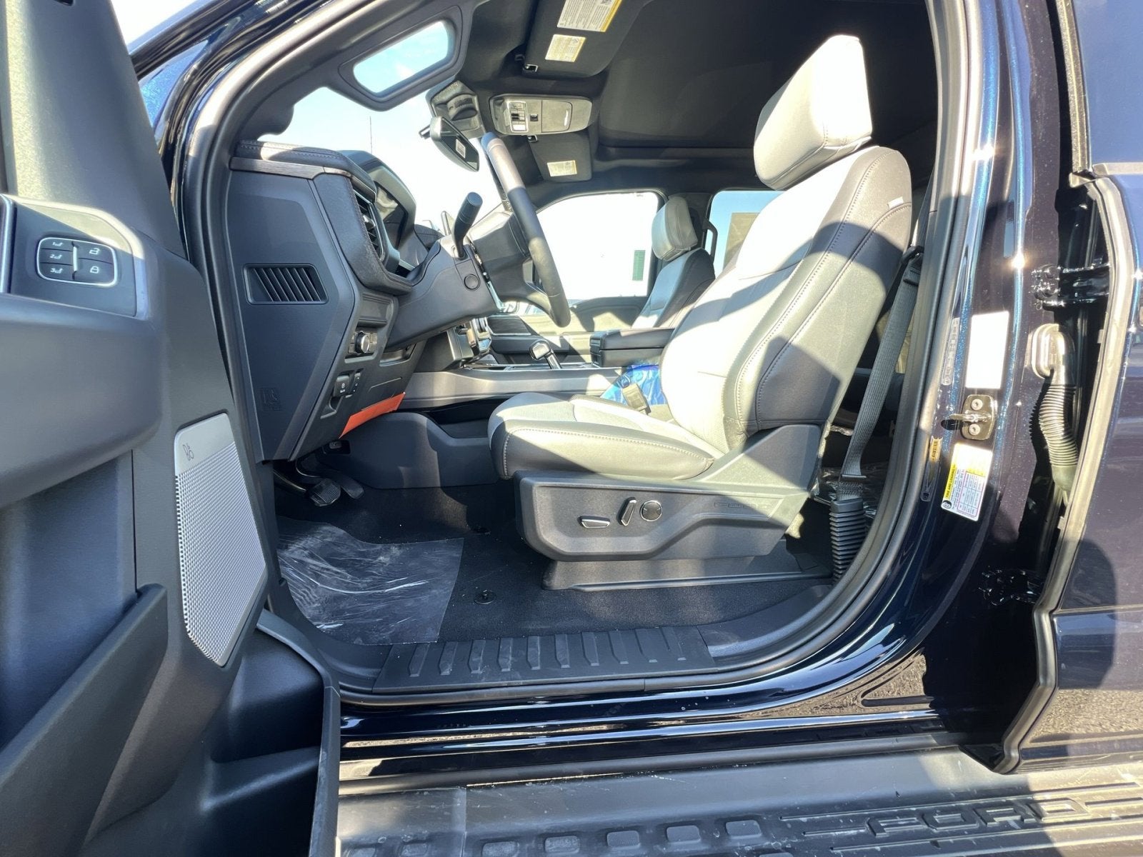 2025 Ford F-150 Lightning Lariat®