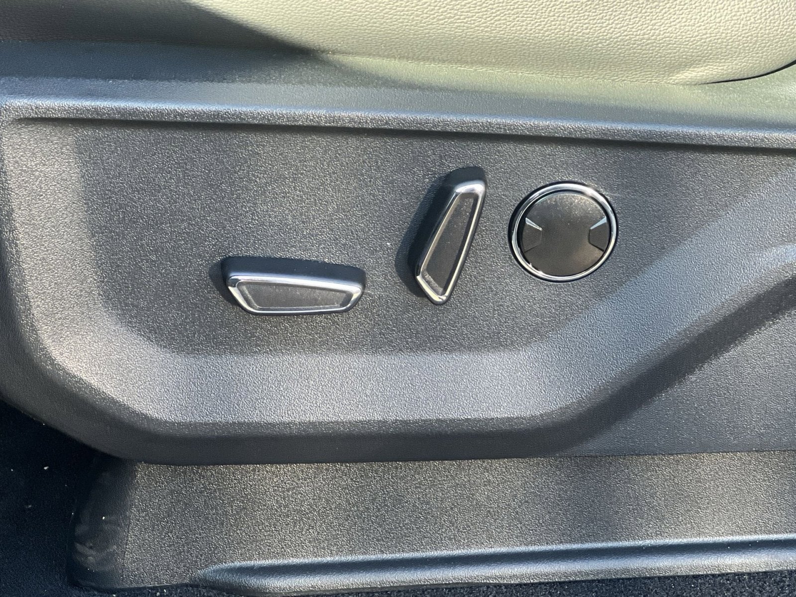 2025 Ford F-150 Lightning Lariat®