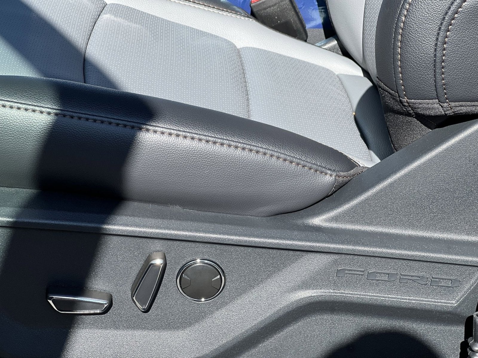 2025 Ford F-150 Lightning Lariat®