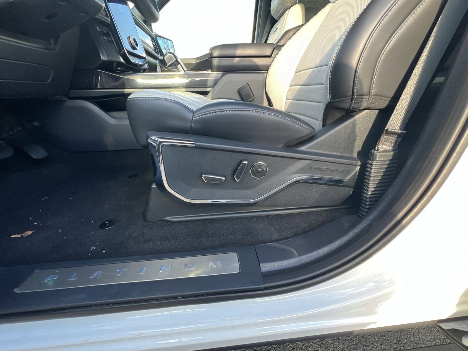 2025 Ford F-150 Lightning Platinum®