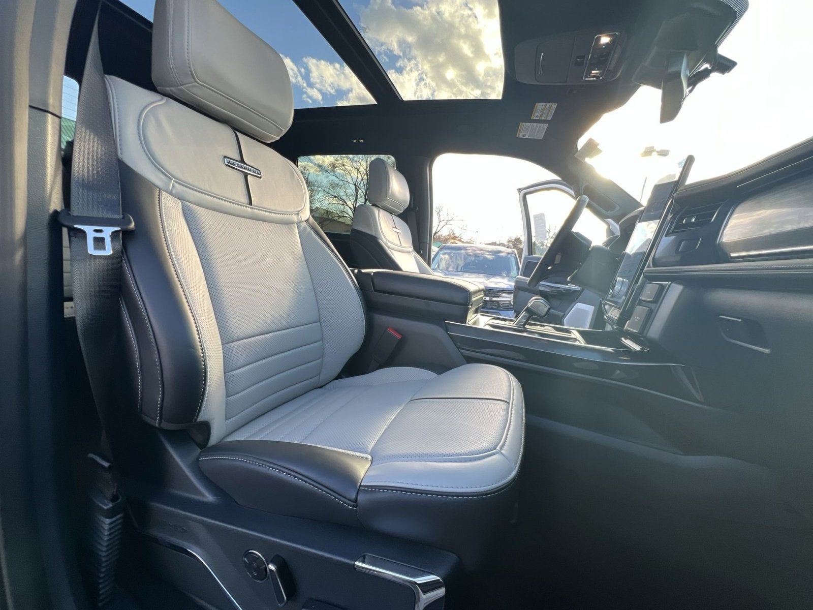 2025 Ford F-150 Lightning Platinum®